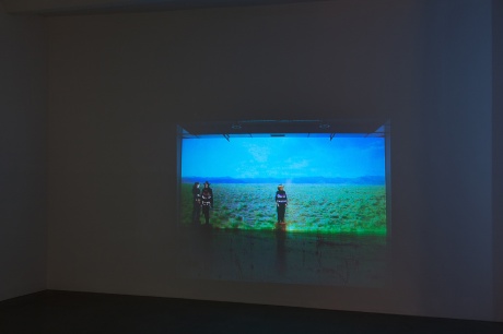 eteam|Empty Offer, 2003 |Slideshow, Videoarbeit, Dokumentation verschiedener performativer Installationen in New York, Wien und Halle